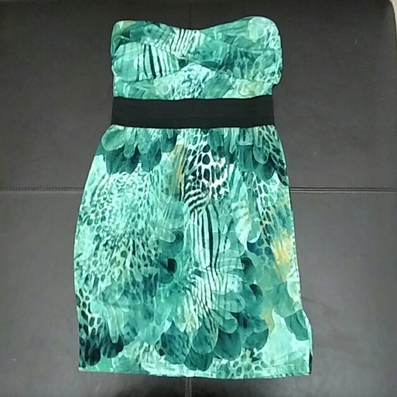 Green abstract strapless dress