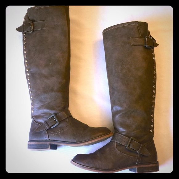 Brown boots