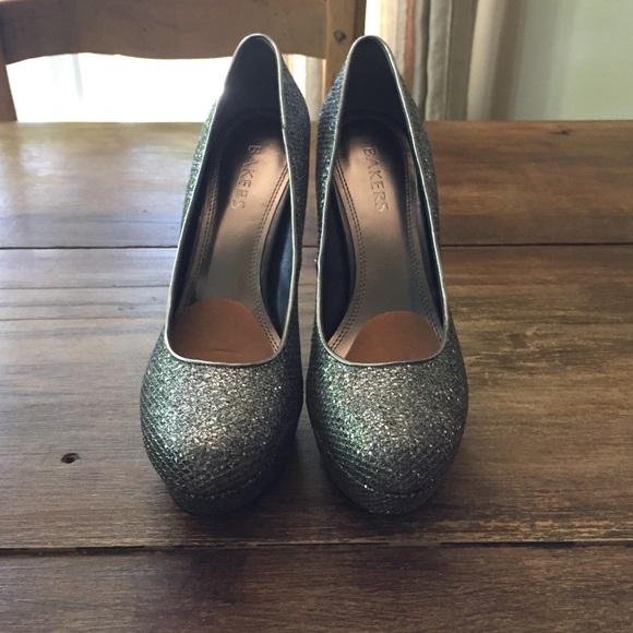 Heels - Picture 2 of 4