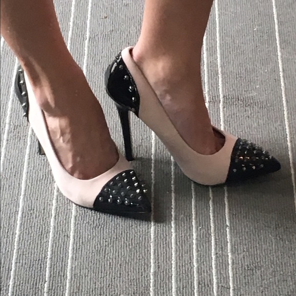 Shoe dazzle size 7 black and pink heels