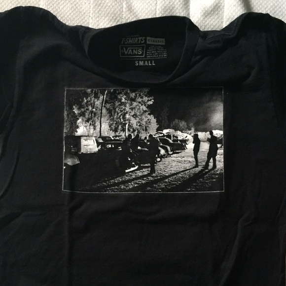 Vans Tops - Vans classic fit tee