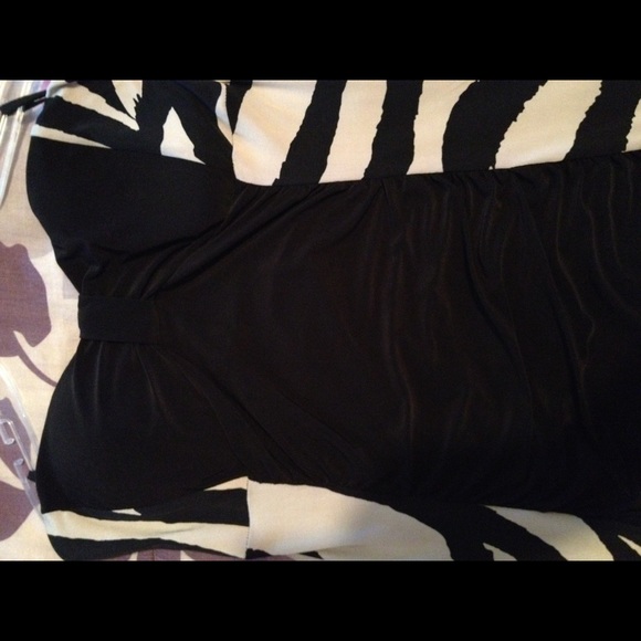 Zebra stripe fitting body dress - Picture 3 of 3