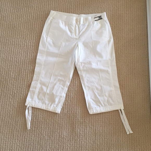 NWT White Capris