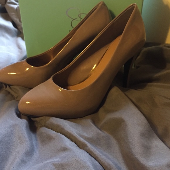 Jessica Simpson size 9 1/2 pumice marya heels - Picture 2 of 4