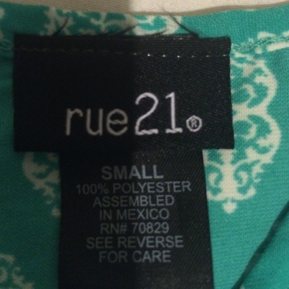 Cute tanktop/shirt - Picture 3 of 3