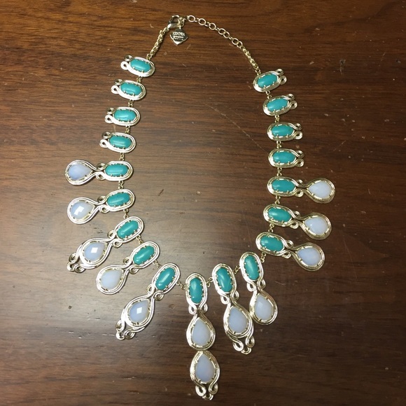 Kendra Scott necklace