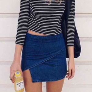 ISO BRANDY MELVILLE AUDREY SKIRT