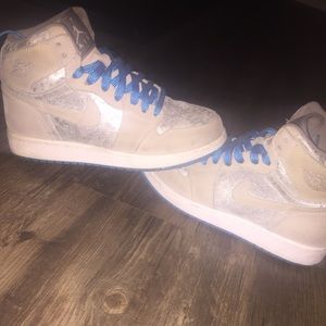 AJ1