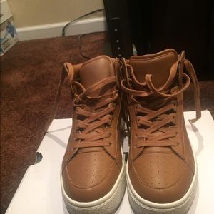 Calandro shoes -- nude/tan super cute sneakers!