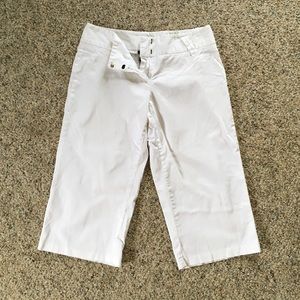 Maurices white capris