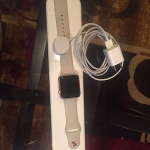 42 mn rose gold Apple Watch - charger included