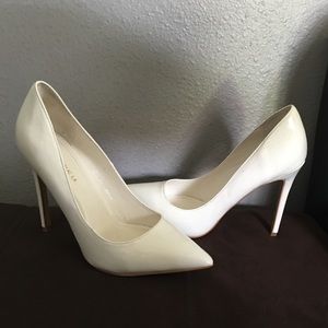 White Point Toe Pumps
