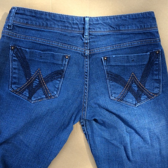 Delia’s Taylor Medium Wash Straight Leg Jean - Picture 3 of 4