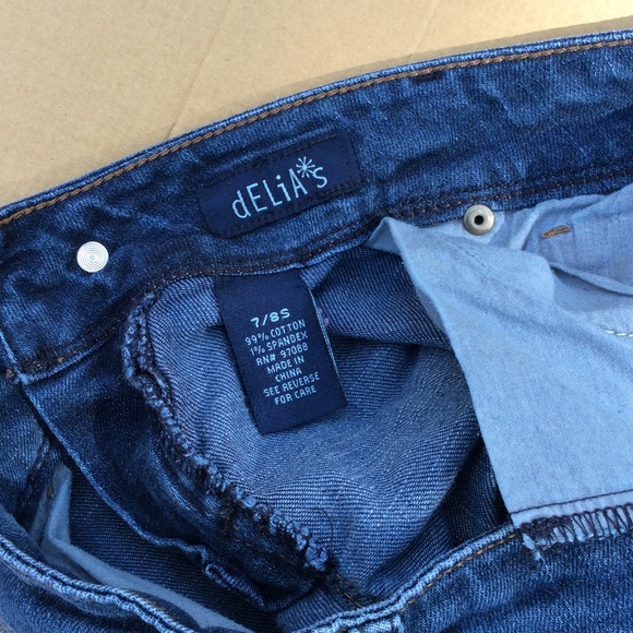 Delia’s Taylor Medium Wash Straight Leg Jean - Picture 4 of 4