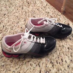 Woman's Nike Size 7 shoes