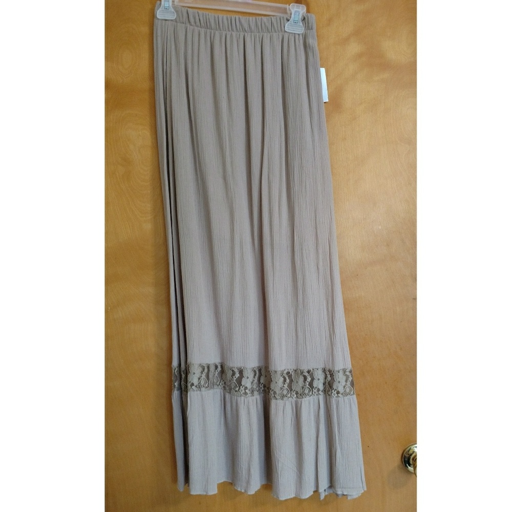 Flowy lined tan maxi skirt with lace detail