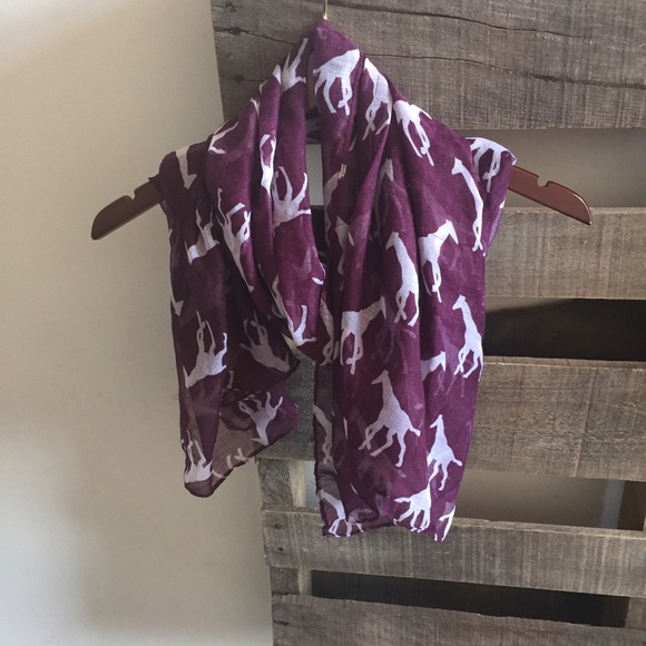 Accessories - SALE🍁🍂Cabernet giraffe scarf