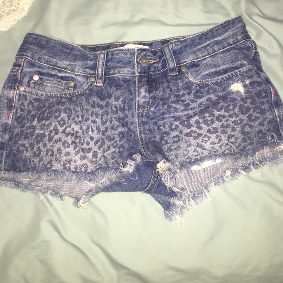 PINK leopard jean shorts!