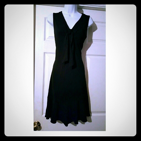 Ann Taylor Dresses & Skirts - Sleeveless vneck jersey knit LBD with flouncy hem