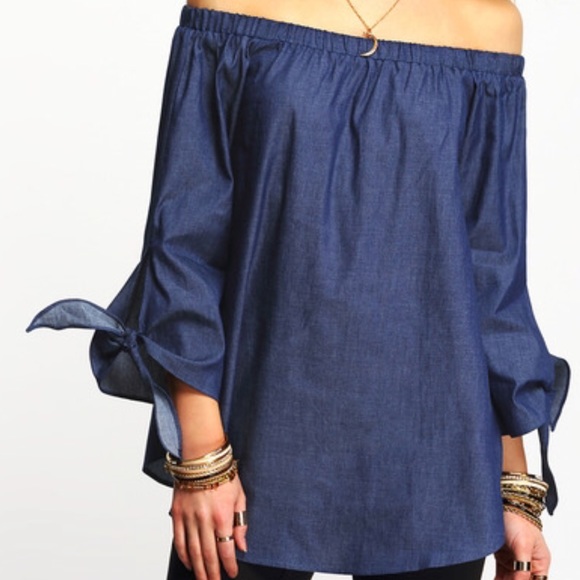 Off the shoulder blouse. Price firm. - Picture 3 of 4