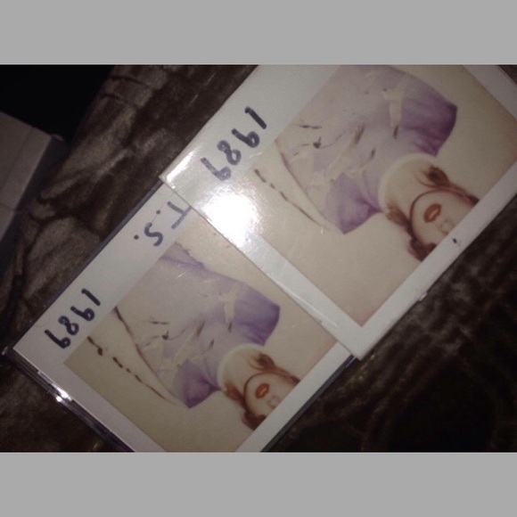 Taylor swift 1989 album👸🏼🎶 - Picture 1 of 3