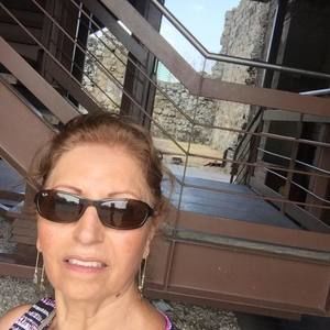 Meet your Posher, Reina