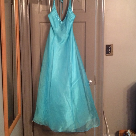 Martha Lynn | Gorgeous Prom Dress 👗 - Picture 2 of 4