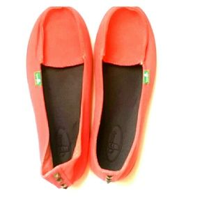 Great deal NEW Size 5 coral sanuks