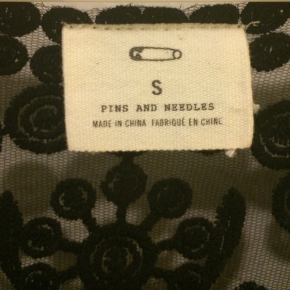❌SOLD❌ Urban Outfitters Pins & Needles - Picture 3 of 4