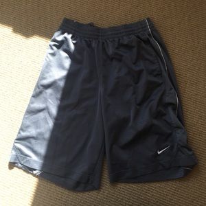 Men's grey Nike basketball shorts (L)
