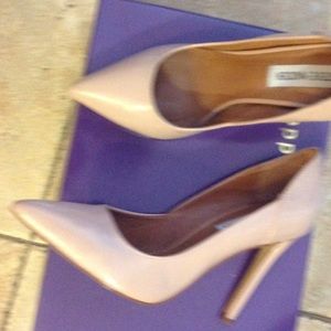 👠🌻Nude Steve Madden pointed toe pumps💝