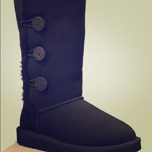 Black Bailey Button Uggs