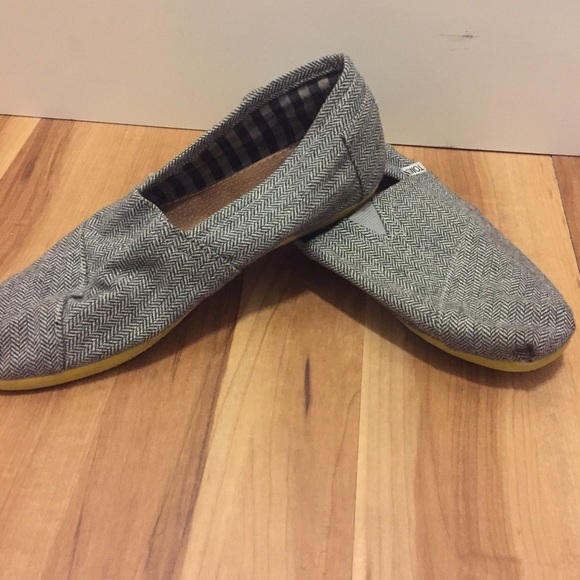 Size 9 herringbone Toms