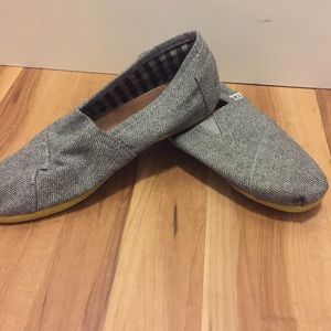 Size 9 herringbone Toms