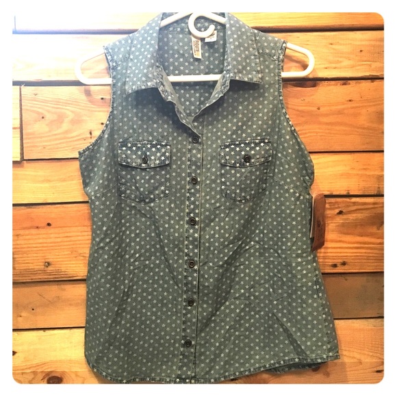 Sleeveless Star Print Chambray Shirt