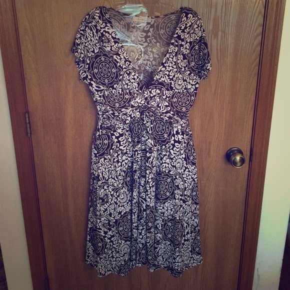 Brown and white short sleeved dress