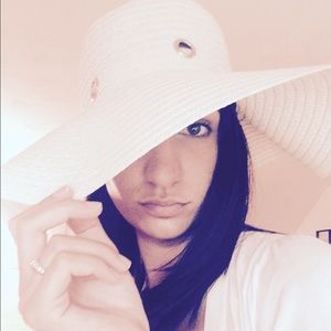 Meet your Posher, Cara