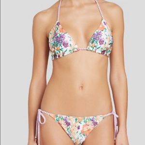 Reversible flower/pin strip bikini