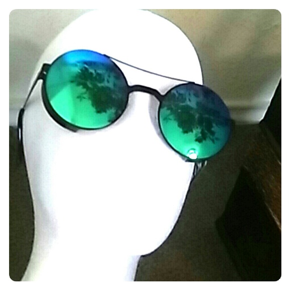 Sunglasses - Picture 1 of 1