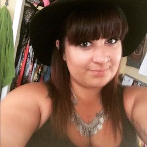 Meet your Posher, Danielle