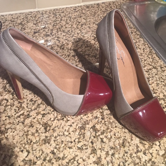Never worn... New condition.