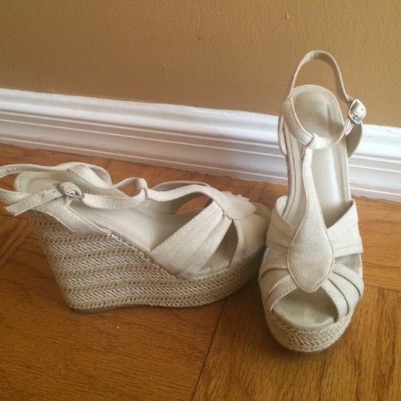 Nude Wedges