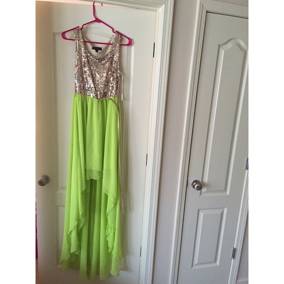 Cute dress for anything. Homecoming, prom,etc - Picture 1 of 1