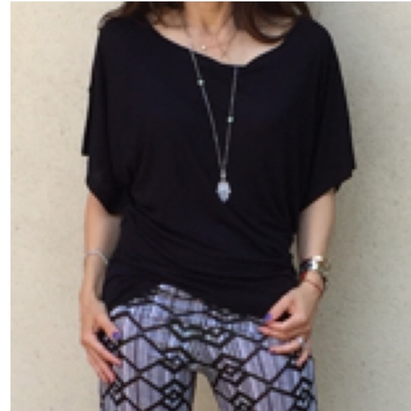 Loose fit black top - Picture 2 of 4