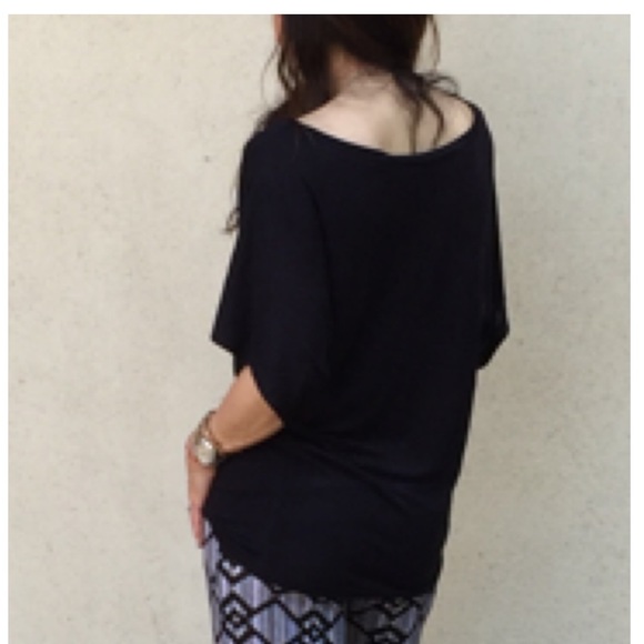 Loose fit black top - Picture 3 of 4