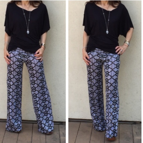 Loose fit black top - Picture 4 of 4