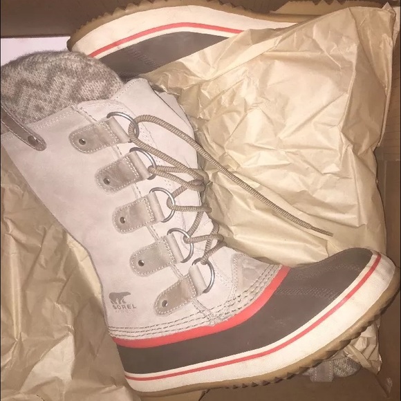 Sorel Joan of Arctic knit boots size 8 ! Like new!