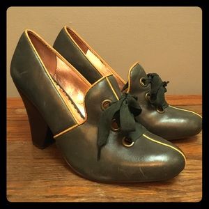 Seychelles Special Edition olive green heels