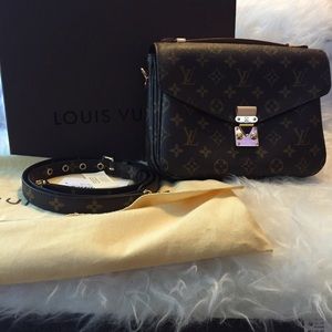Authentic Louis Vuitton Pochette Metis