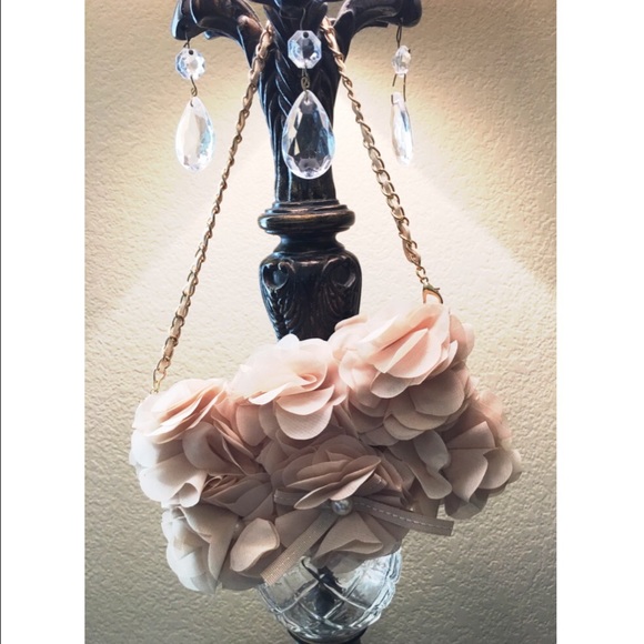 LAST ONE‼ Beige Flower 6s Plus iPhone Case/Wallet - Picture 2 of 4